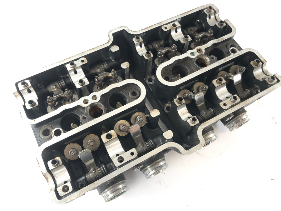 Kawasaki GPZ 550 [KZ550D] - Cylinder head