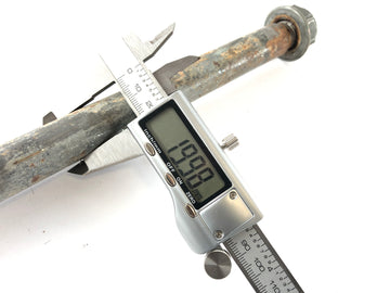 Yamaha YZF R6 RJ03 [2000] - swingarm axle - 0