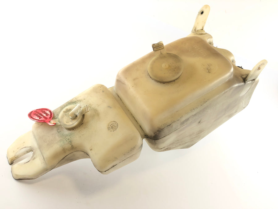 BMW M 535i E28 [1986] - Windshield washer fluid reservoir