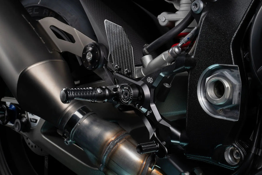 bmw m 1000 [GILLES TOOLING] – MUE2 rest system moved back