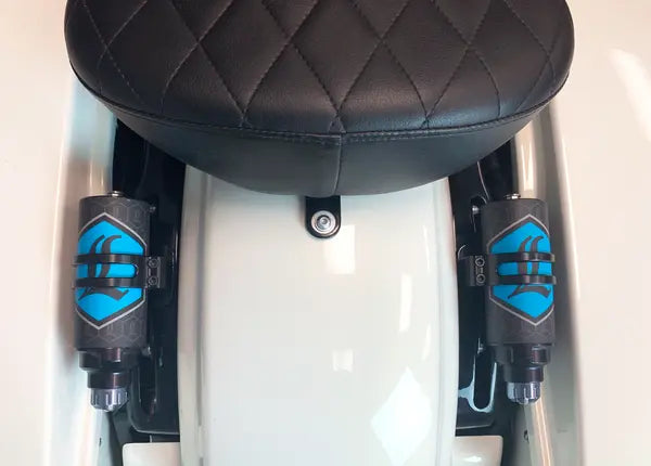 Harley-Davidson FLHX 1923 Street Glide Solo 117 [2026] - REVO ARC Remote Reservoir External Mount - Image 9