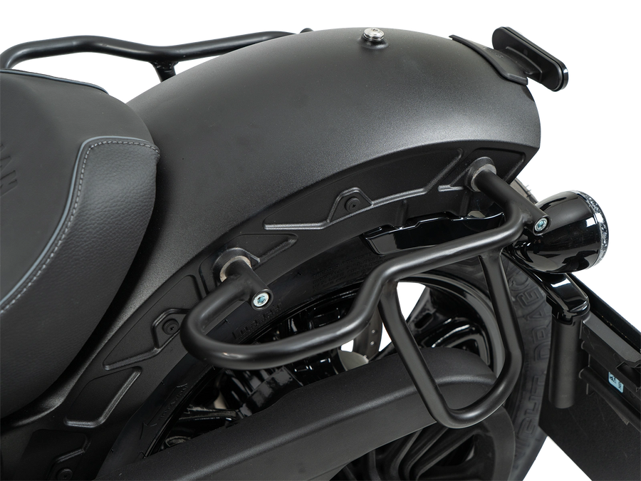 Indian Scout Sixty Bobber [2025-2026] - Rohr-Ledertaschenhalter