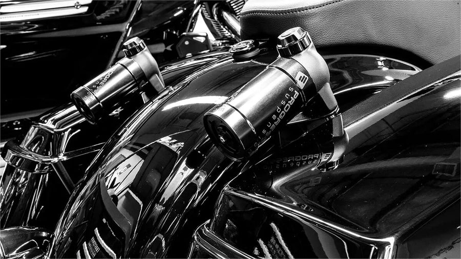 Harley-Davidson Ultra Limited FLHTK [PROGRESSIVE SUSPENSION] – Reservoir-Halterung