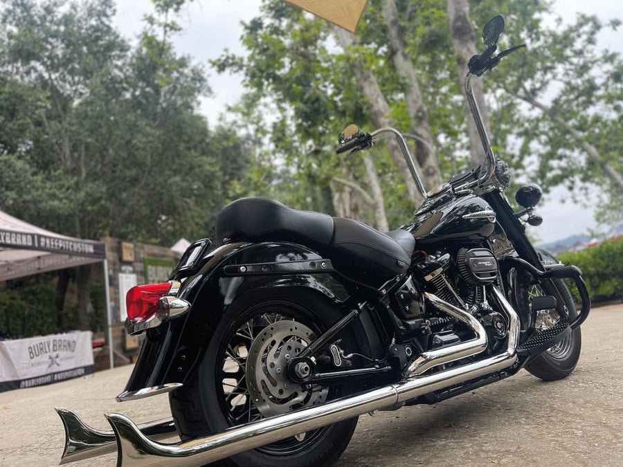 Harley Davidson FLSL [2018-2021] – MX-Style Trittbretter Satin Schwarz