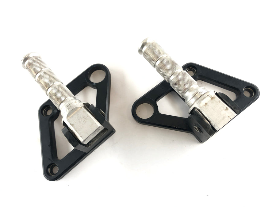 Ducati 888 Strada [1993] - Passenger footrests with holder left and right