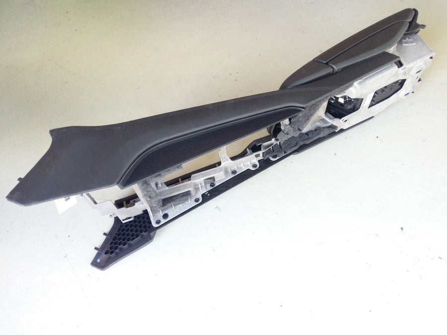 Porsche Panamera Turbo [2010] - Mittelkonsole vorne schwarz Leder Armlehne