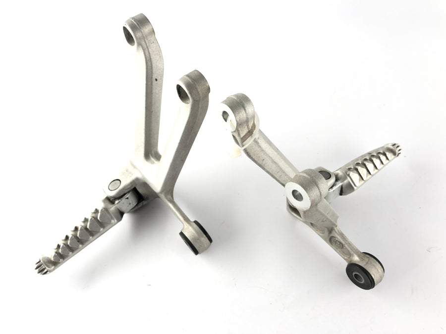 Aprilia RSV 1000 RR Factory [2009] - Passenger footrests with holder right and left set