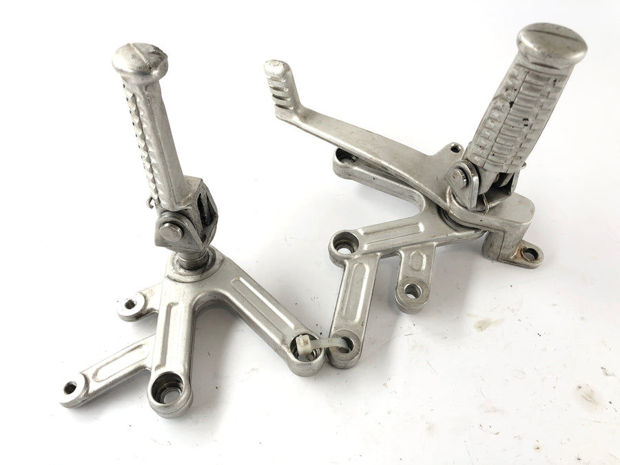 Triumph Speed ​​Triple T509 [1997] - Footrests Driver footrests left and right with holder