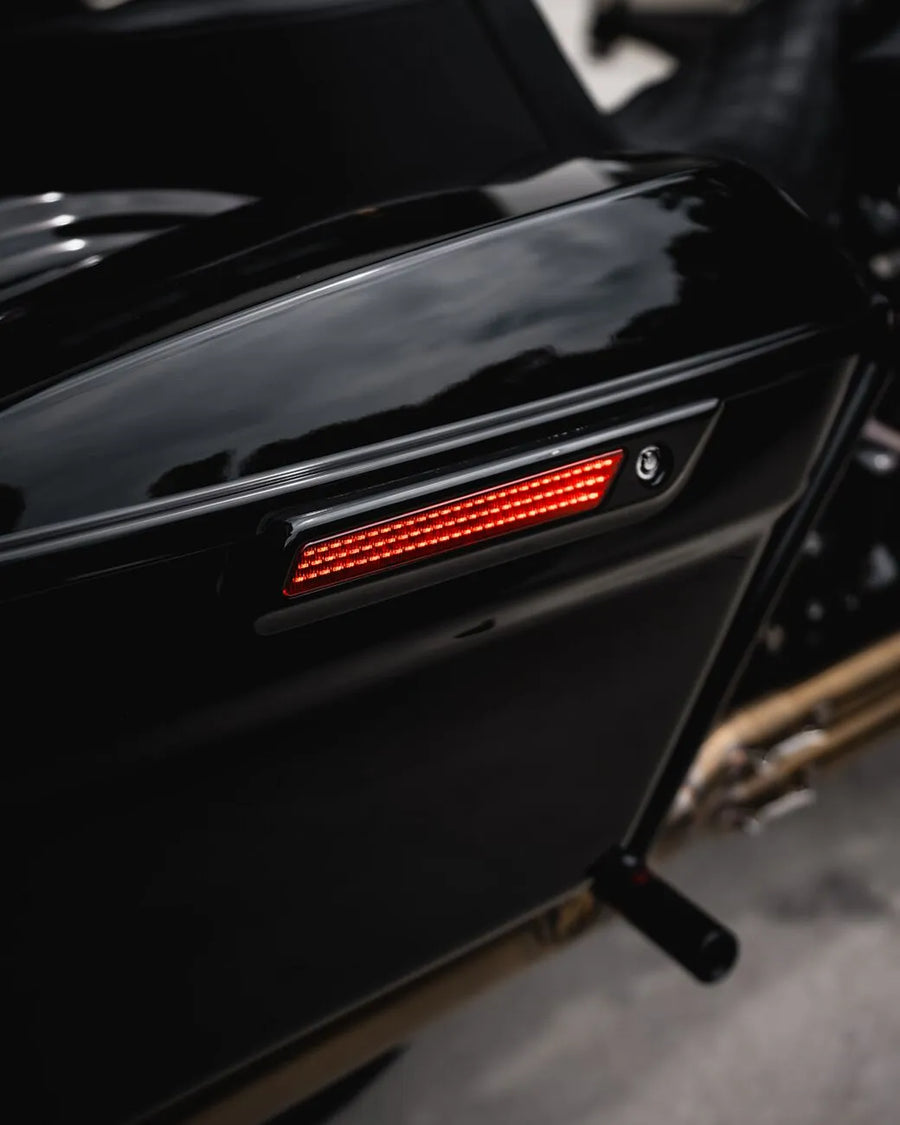 harley davidson touring [CUSTOM DYNAMICS] – lighting for side case closure