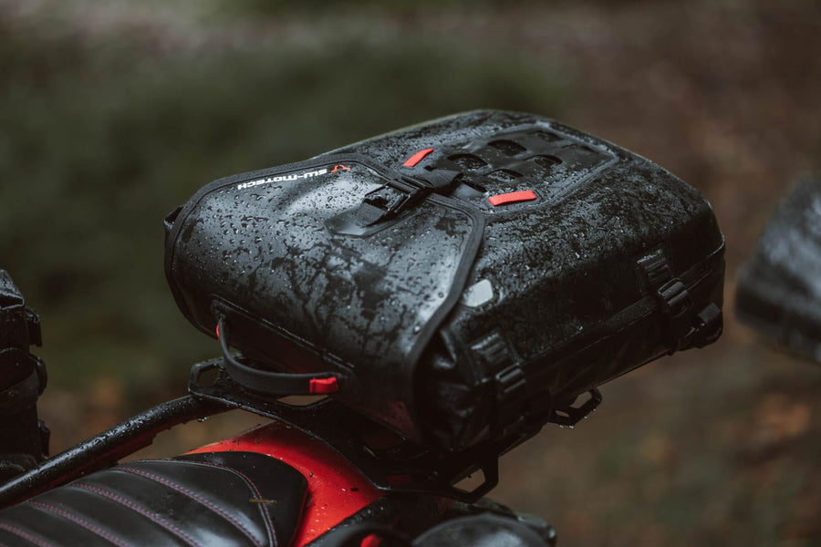 [SW-MOTECH] - SysBag WP M with adapter plate on the right – Figure 6