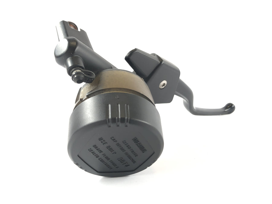 BMW K 1300 S K12S [2010] - handlebar fittings on the right brake pump in front