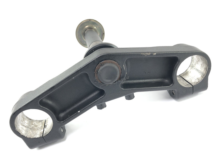 Triumph Daytona 900 T300 [1993] - fork bridge below