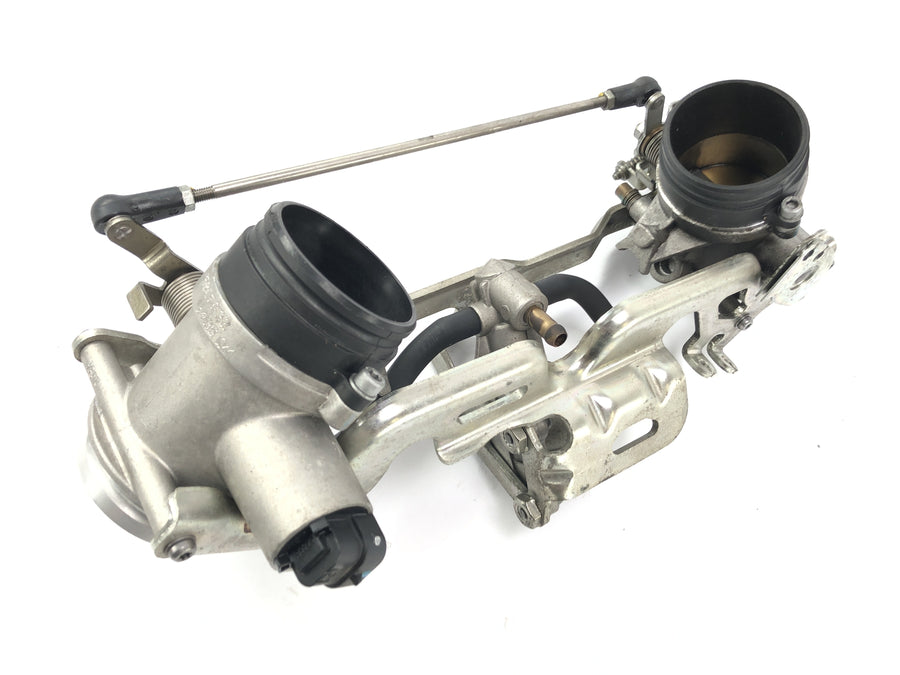 Moto Guzzi Stelvio 1200 4V [2009] - throttle valve injection system with rods