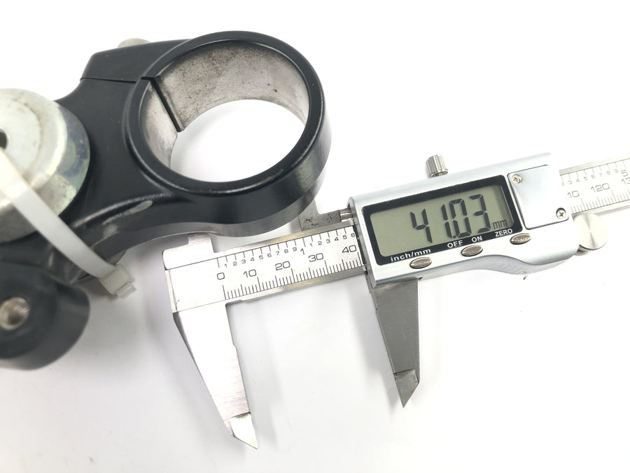 Triumph Bonneville T100 986MF [2012] - Upper fork clamp steering head bridge