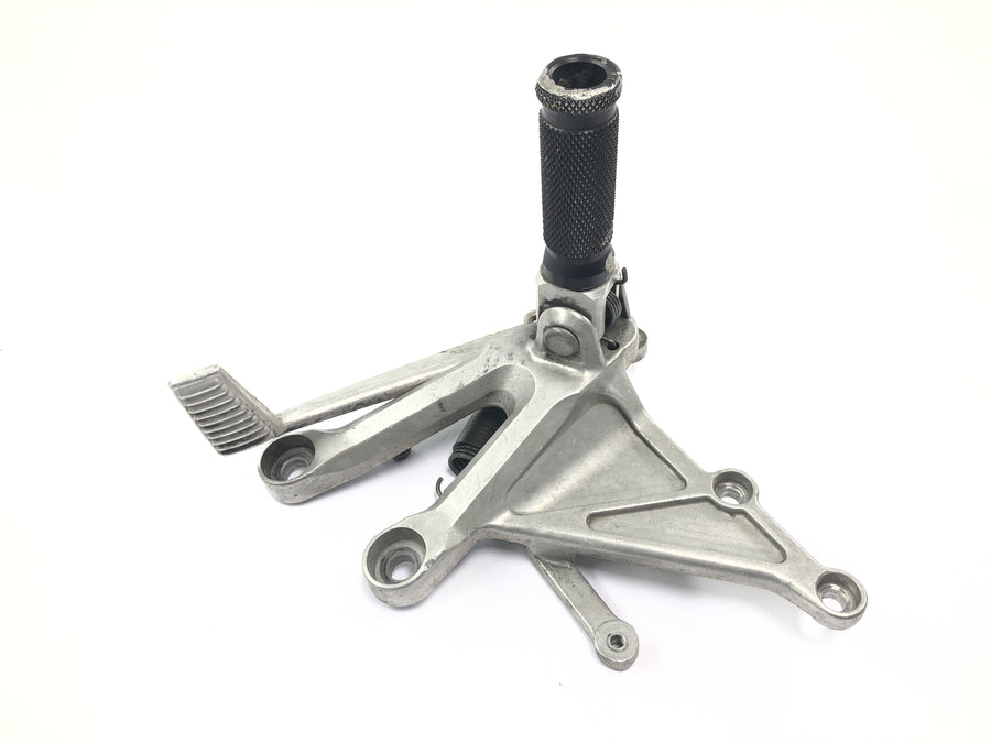 Honda CBR 1000 RR SC57 [2006] - Driver's footrest on the right with brake pedal footrest system