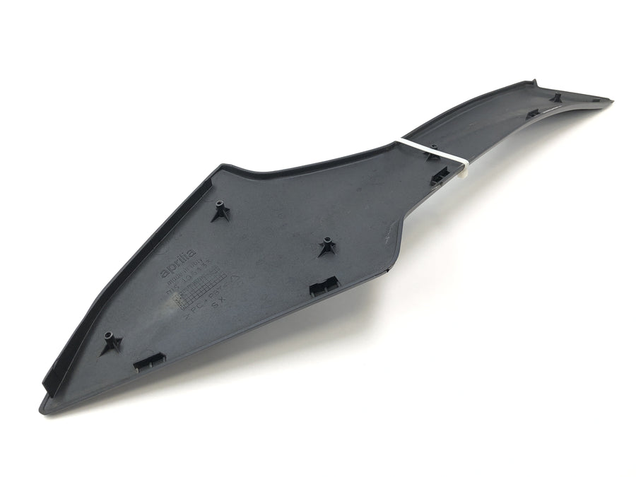 Aprilia RST 1000 Futura [2002] - Side cladding on the right side of the seat panel