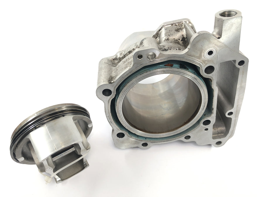 Aprilia RSV 1000 R [2004] - Cylinder with rear piston