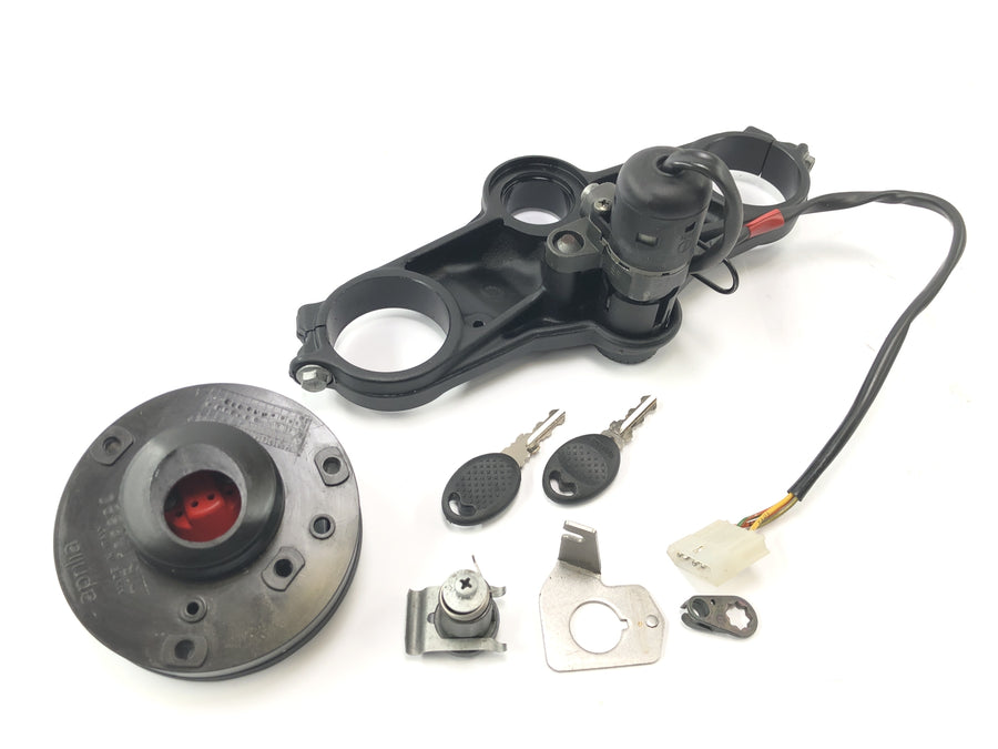 Aprilia RST 1000 Futura [2002] - locksmith with fork bridge above ignition lock tank lid key set