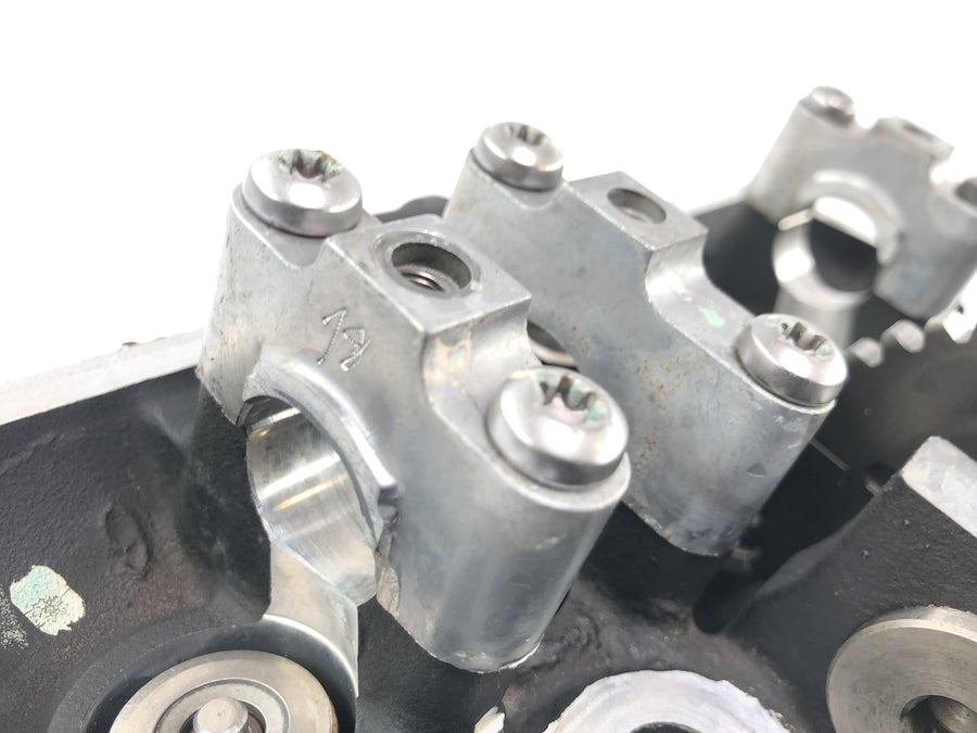 Triumph Bonneville T100 986MF [2012] - Cylinder head valve head valve control