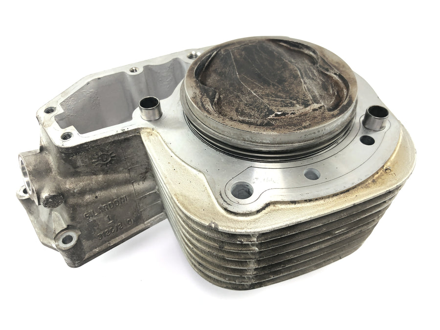 BMW R 1100 S R2S [2000] - cylinder with piston on the right