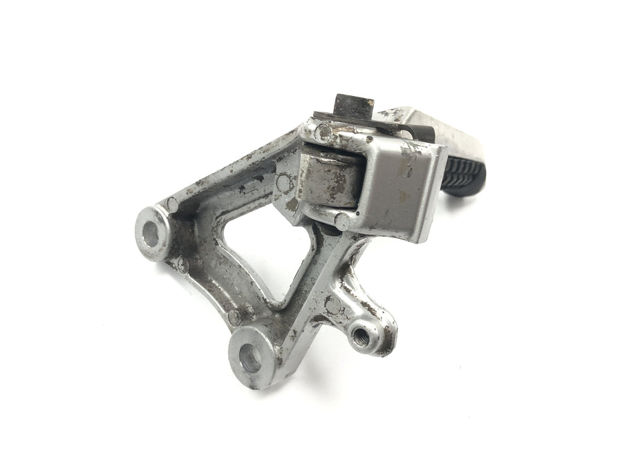Suzuki GSX R 1100 GU74C [1987] - Footrest system Driver's footrest with holder on the left