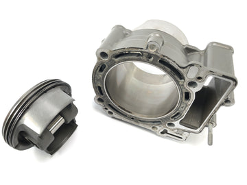 KTM 950 SM LC8 [2008] - cylinder with pistons in front - 0