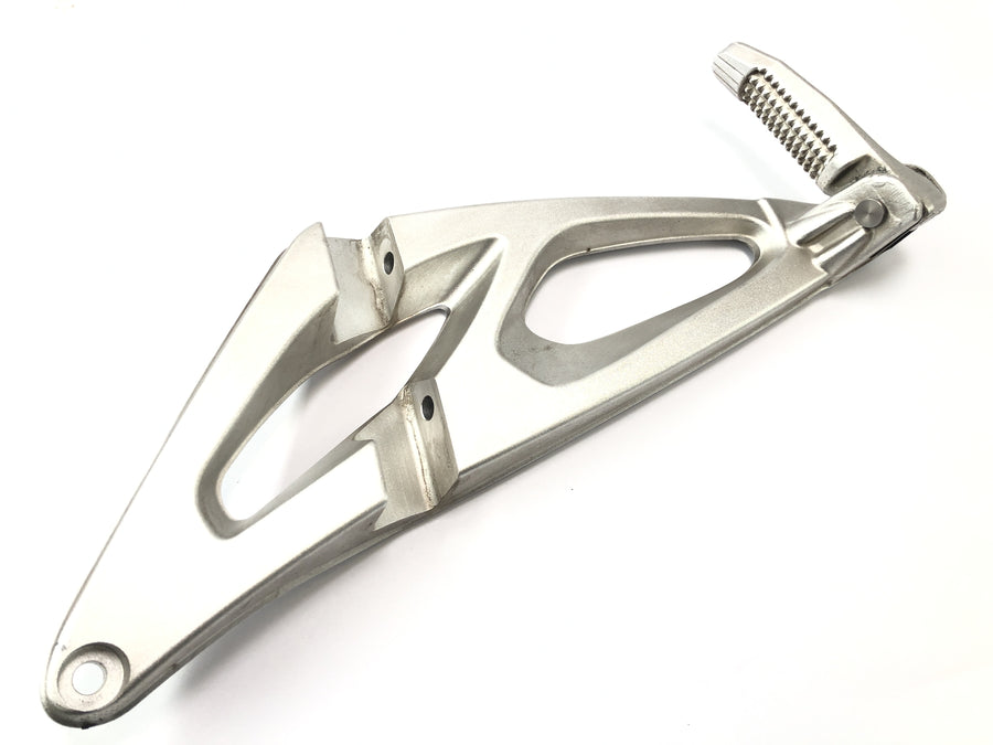 BMW K 1200 S K12S [2004] - Soziusfußraste links mit Fußrastenplatte