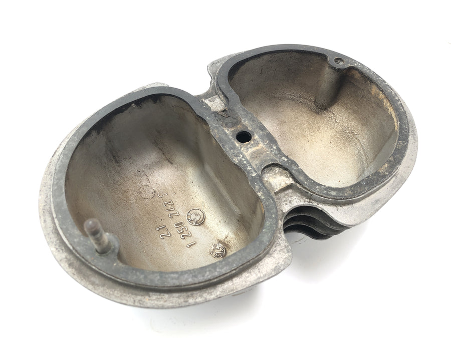 BMW R75/5 [1973] - valve lid on the right