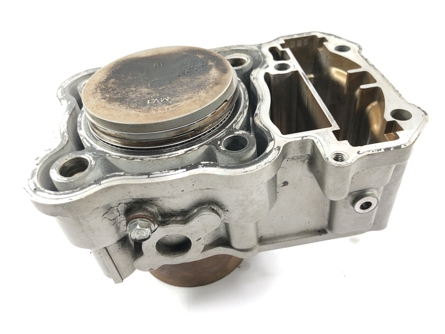 Honda XRV 750 Africa Twin RD04 [1990] - Cylinder with rear piston