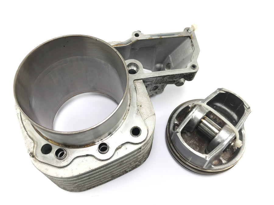 BMW R 1200 R R1ST [2008] - cylinder with piston on the right