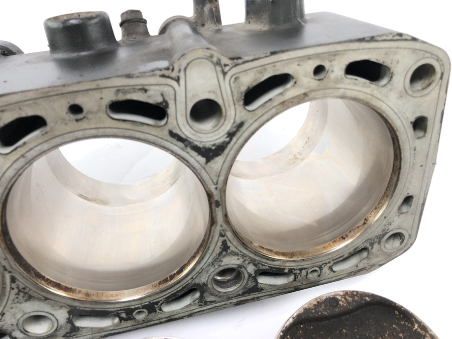 Kawasaki ZRX 1200 S ZRT20A [2002] - cylinder with pistons