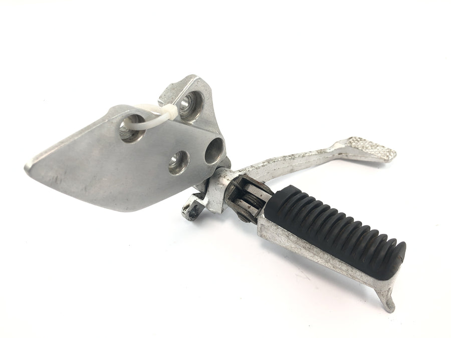 Yamaha XJR 1200 4PU [1996] - Driver's footrest on the right with brake pedal and holder