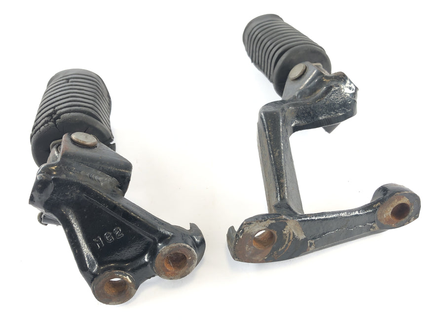 Honda XL 600 LM PD04 [1989] - Fahrerfußrasten mit Halter links und rechts Fußrasten