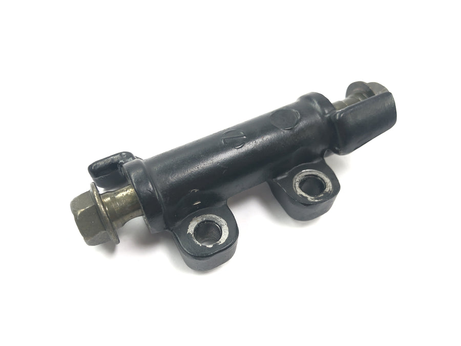 Yamaha XJR 1300 RP02 [1999] - Front brake line distributor