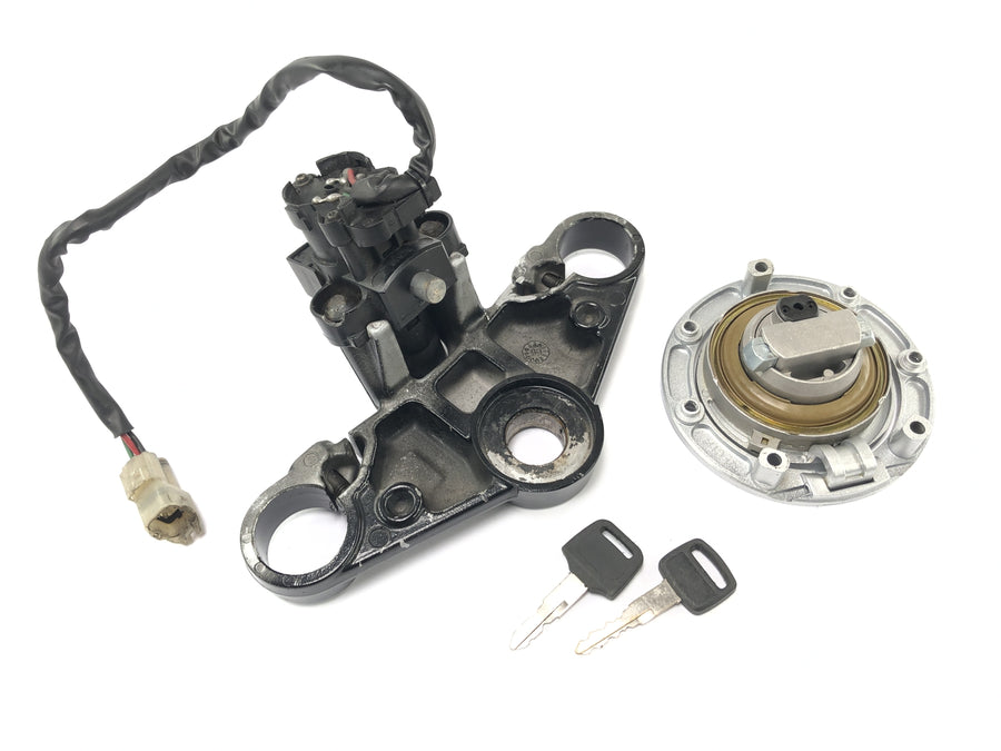 Honda NSR 125 JC22 [1998] - fork bridge at the top with ignition lock Tank cover lock set with key