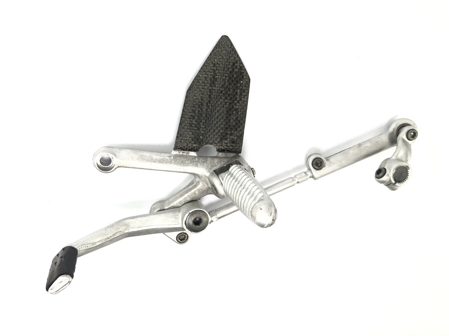 Ducati 999 H4 [2003] - driver's footrest on the left with switching link