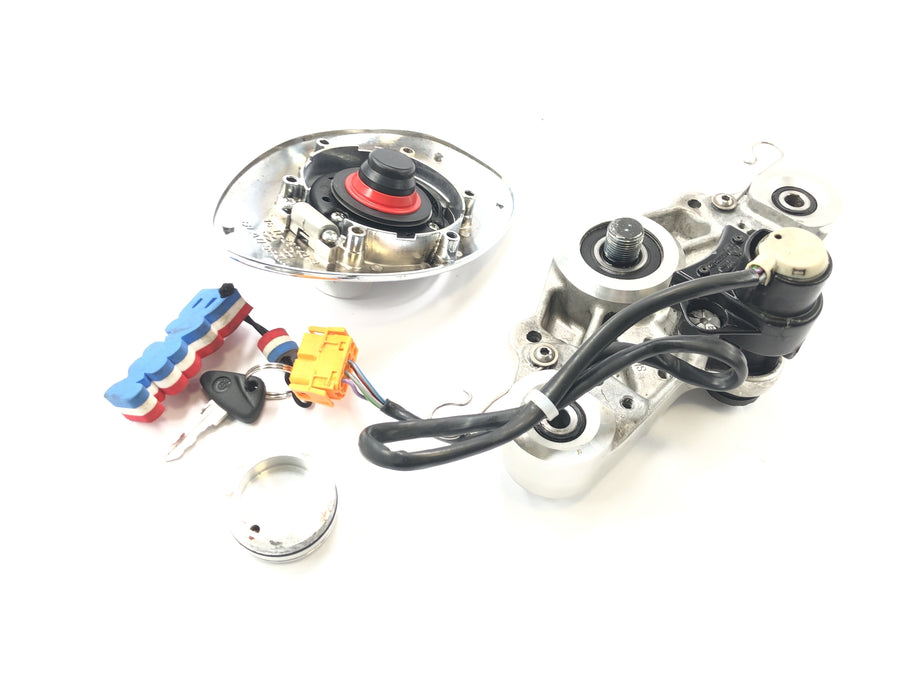 BMW R 850 C 259C [1999] - Lock set with fork bridge at the top of the tank lock