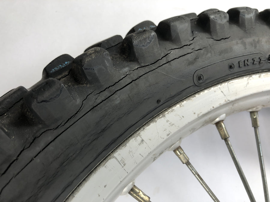 Yamaha TT 600 59X [1986] - Vorderrad Felge Rad 1.60 x 21" Reifen porös