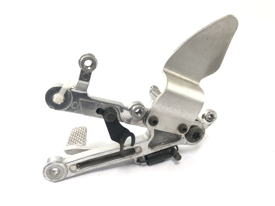Yamaha YZF R1 RN01 [1998] - footrest system on the right with brake pedal