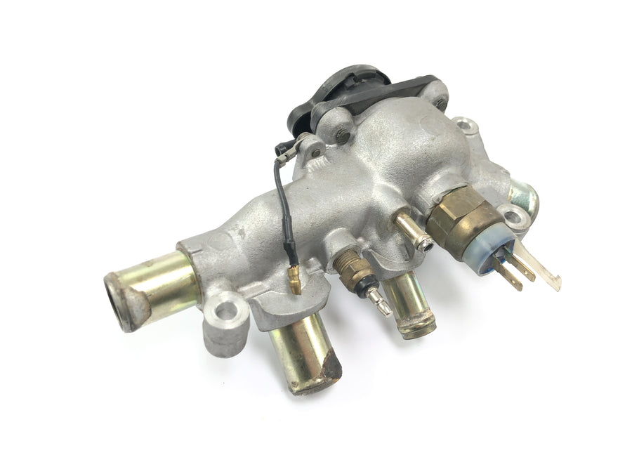 Yamaha V Max 1200 2LT [1998] - Coolant distributor, thermostat housing, water connection