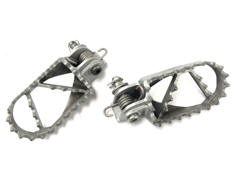 KTM 690 SM Prestige [2007] - Footrests Driver's footrests on the left and right