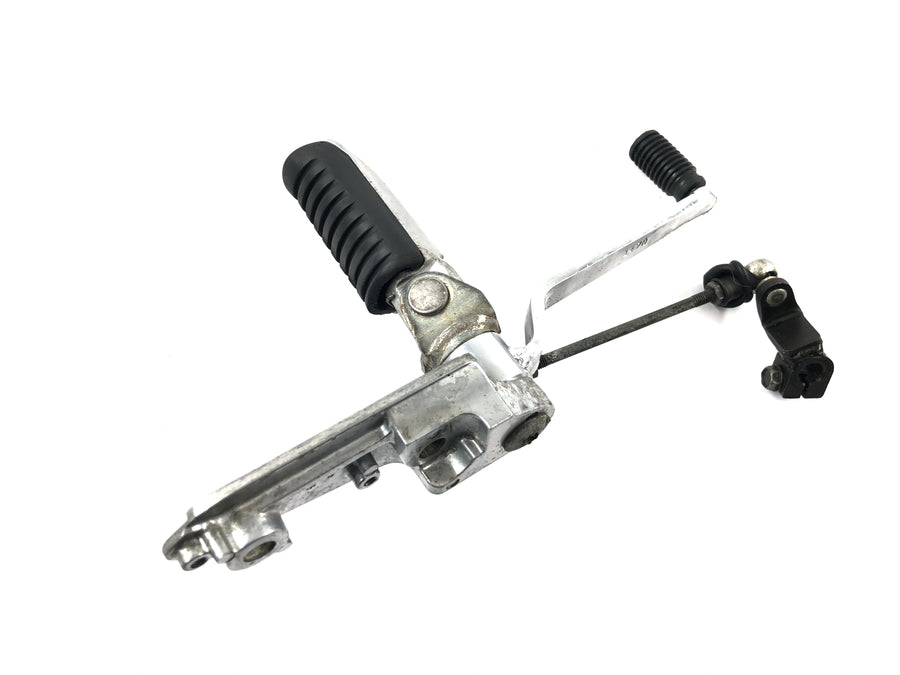Kawasaki ZRX 1200 S ZRT20A [2001] - Fußrastenanlage vorne links mit Schalthebel und Schaltgestänge Fahrerfußraste