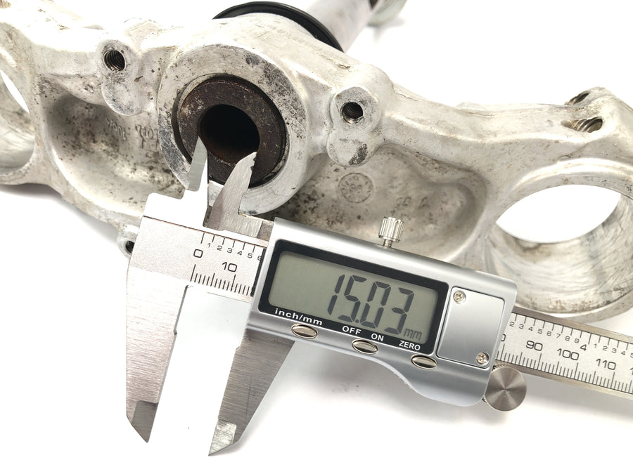 Husqvarna TE 610 E Dual H7 [1999] - lower fork clamp