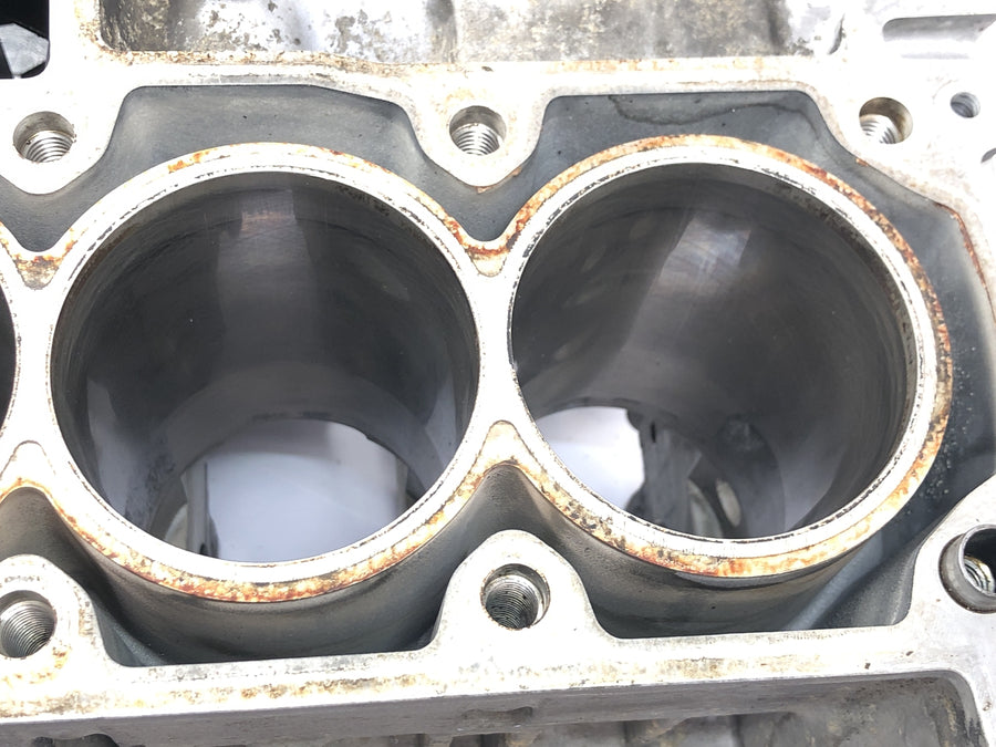 BMW K 1100 LT [1993] - Engine block cylinder block engine housing with pistons
