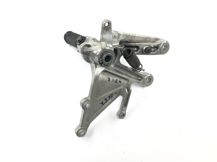 Honda CBR 1000 RR SC57 [2006] - Driver's footrest on the right with brake pedal footrest system
