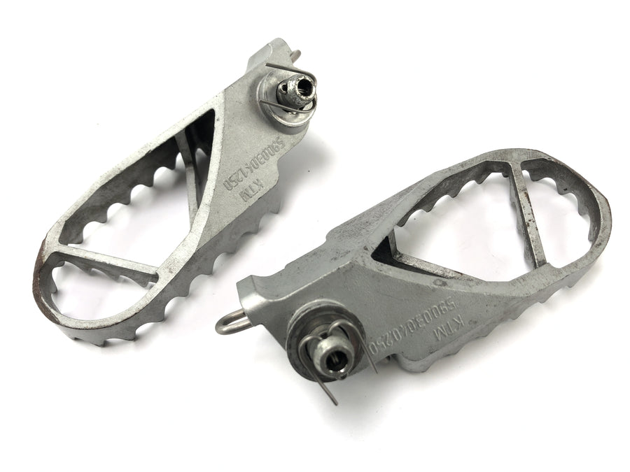 KTM 690 SM Prestige [2007] - Footrests Driver's footrests on the left and right