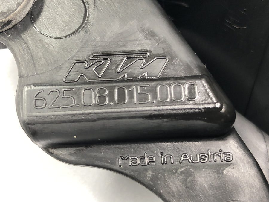 KTM 950 SM LC8 [2008] - Kennzeichenhalter Aufnahme Rücklicht