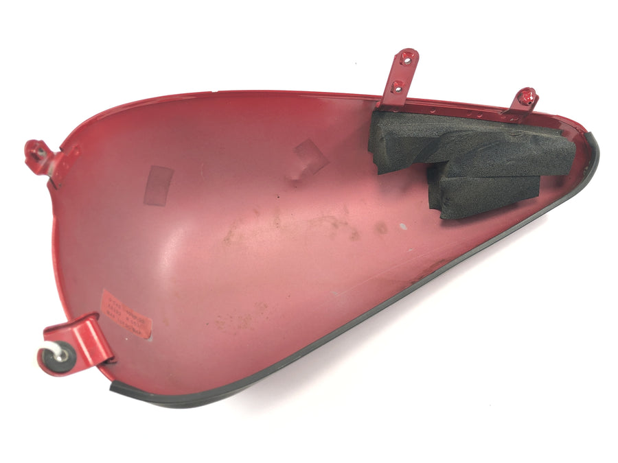 Suzuki Intruder VL 1500 AL [2000] - tank panel on the right side panel side cover slightly damaged