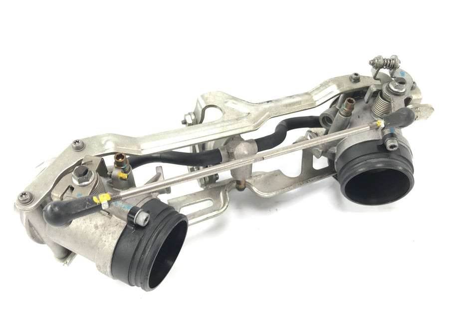 Moto Guzzi Stelvio 1200 4V [2009] - throttle valve injection system with rods