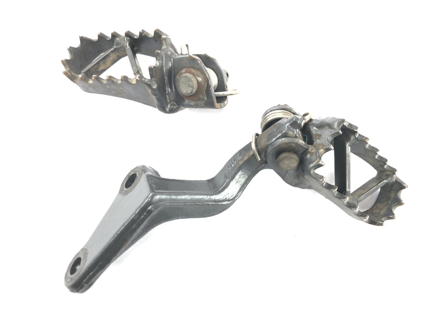 KTM 640 LC4 EGS [1999] - Footrests Footrests Driver's footrest left and right
